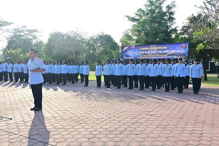 Wanita Angkatan Udara Lanud Abd Saleh Gelar Bakti Sosial Dengan ( LKSLU ) Lembaga Kesejahteraan Sosial Lanjut Usia KNDJH di Kota Malang.